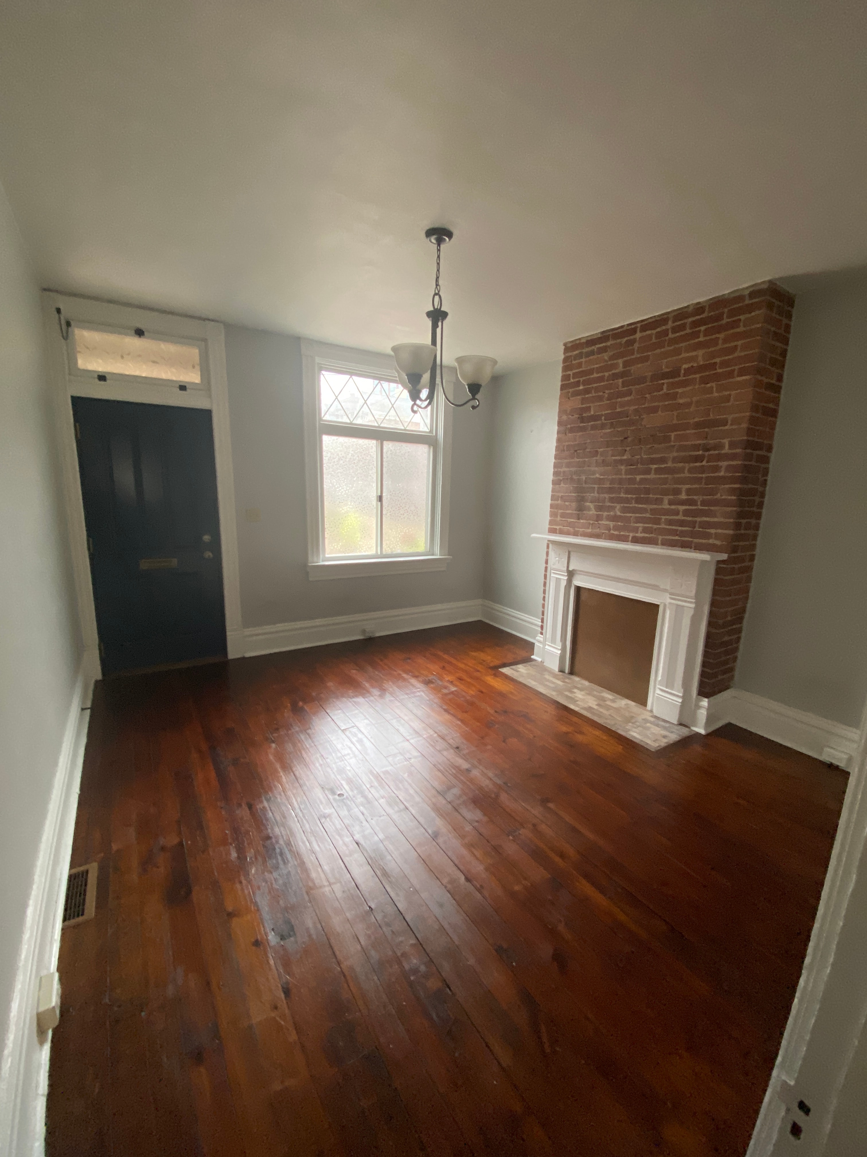 Newly Renovated Row House - Walking Distance from Children’s Hospital and West Penn Hospital