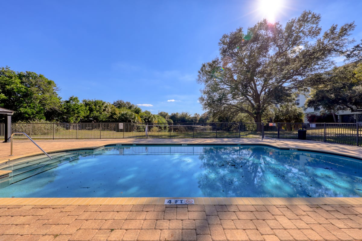 Fully Furnished Clearwater 2BR/2BA – Ideal for Healthcare Professionals