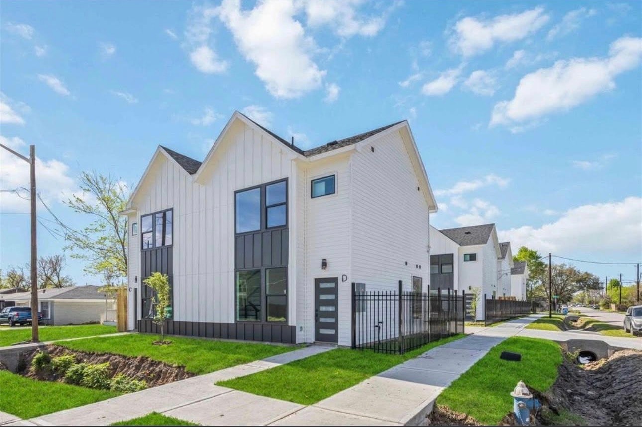 Beautiful Units Available!!! Medical Center South!!